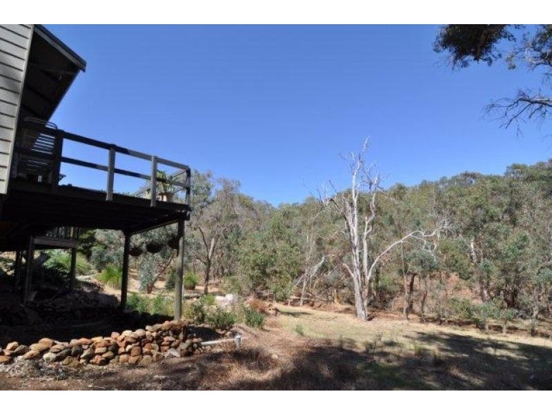 8 LEYS RISE, Mount Richon WA 6112