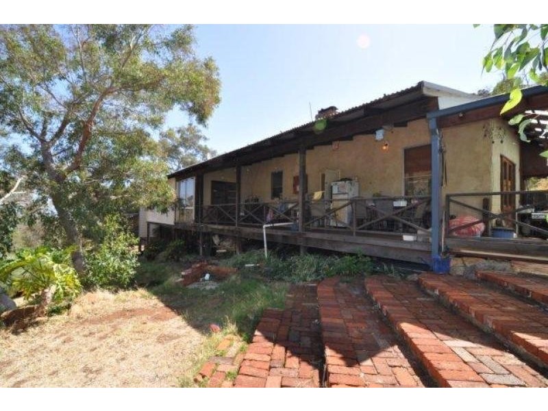 8 LEYS RISE, Mount Richon WA 6112