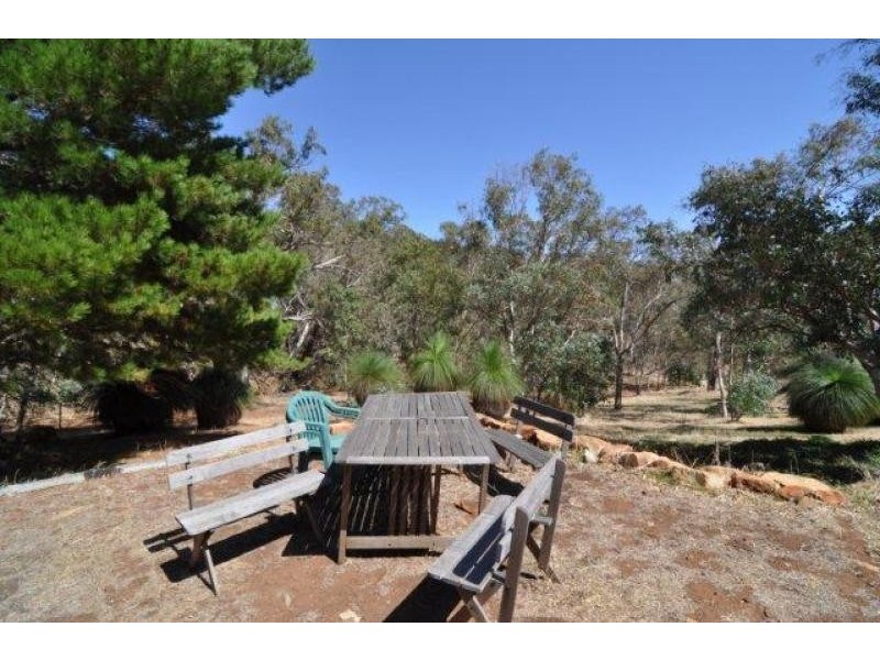 8 LEYS RISE, Mount Richon WA 6112