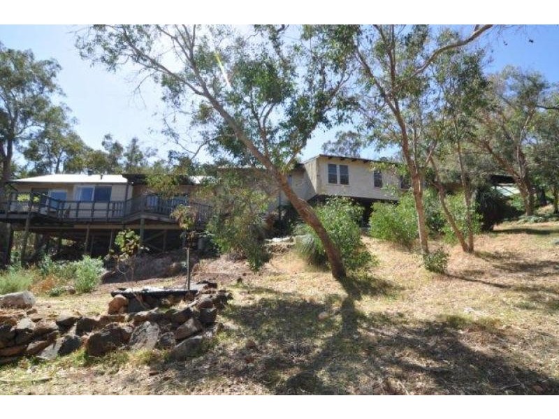 8 LEYS RISE, Mount Richon WA 6112