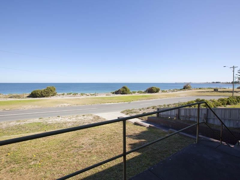 4 Warnbro Beach Road, Safety Bay WA 6169