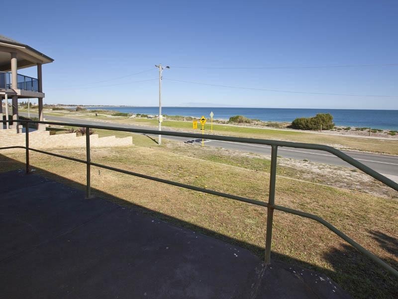 4 Warnbro Beach Road, Safety Bay WA 6169