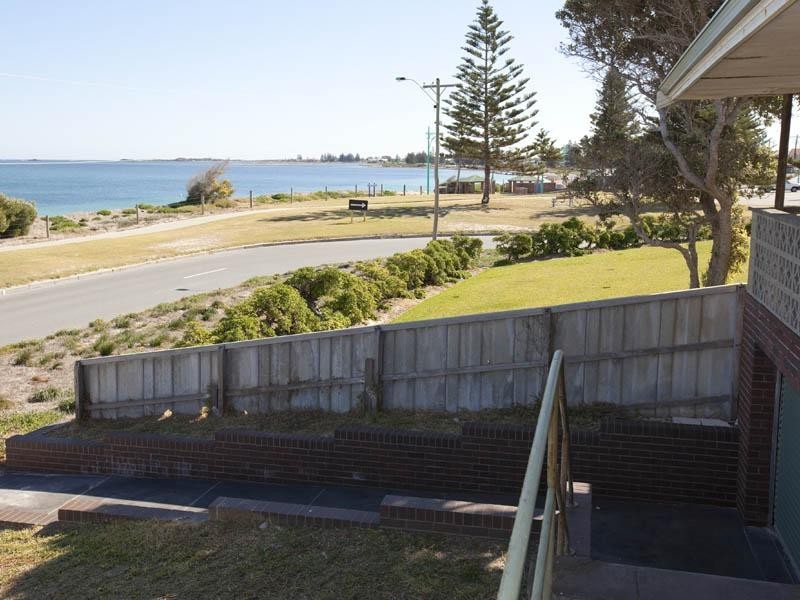 4 Warnbro Beach Road, Safety Bay WA 6169