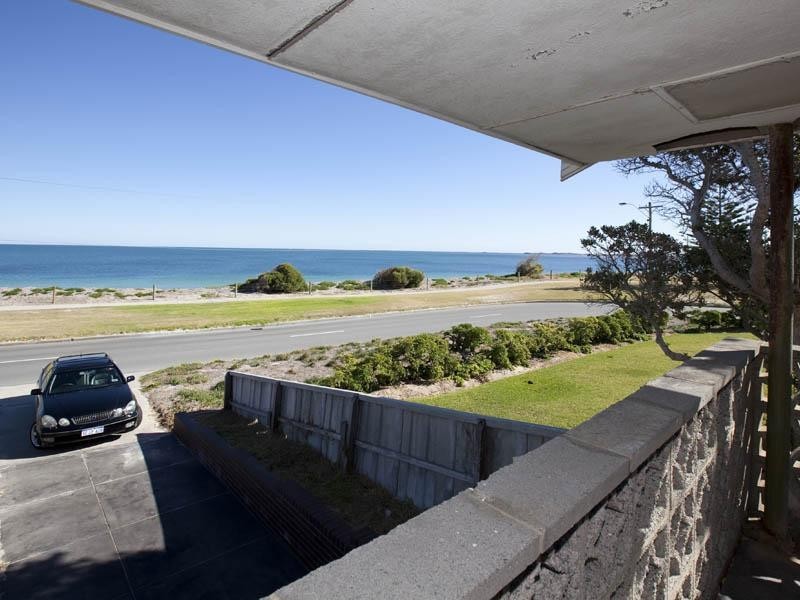 4 Warnbro Beach Road, Safety Bay WA 6169