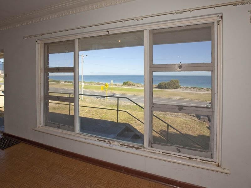 4 Warnbro Beach Road, Safety Bay WA 6169