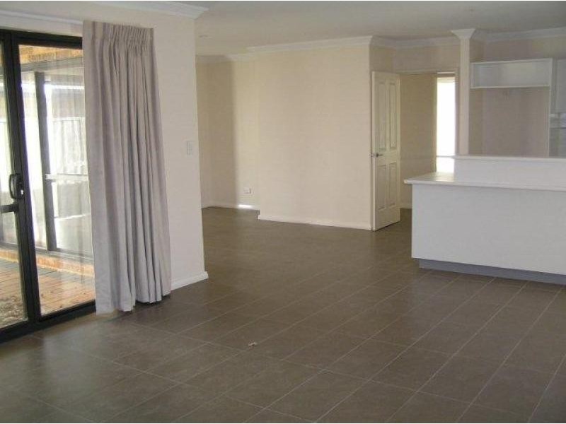 20 Zamia Loop, Falcon WA 6210