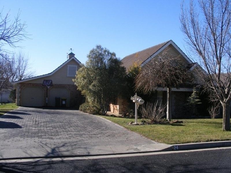 24 Abercrombie Drive, Bathurst NSW 2795