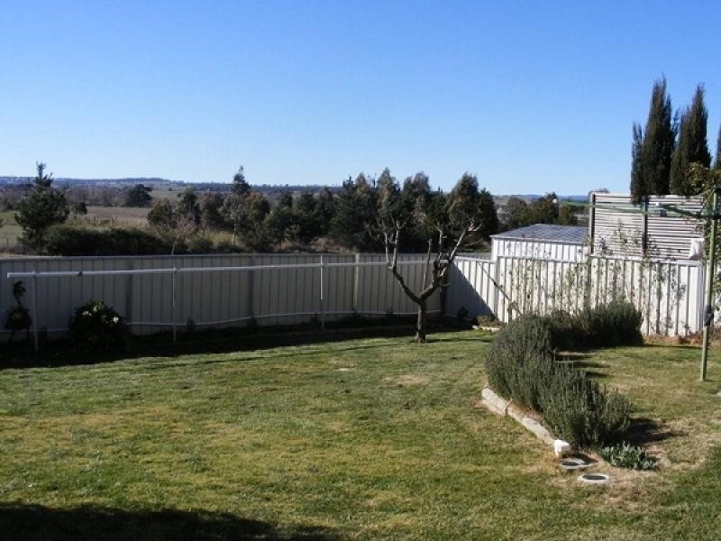 24 Abercrombie Drive, Bathurst NSW 2795