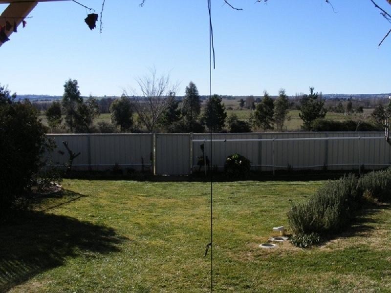 24 Abercrombie Drive, Bathurst NSW 2795