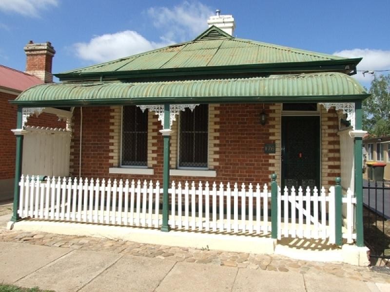 176 Piper Street, Bathurst NSW 2795