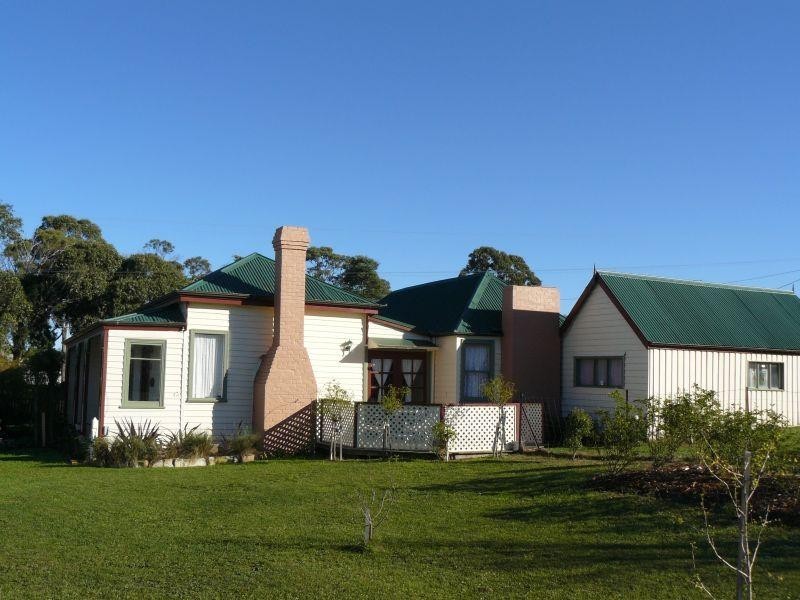 120 Arthur Highway, Dunalley TAS 7177