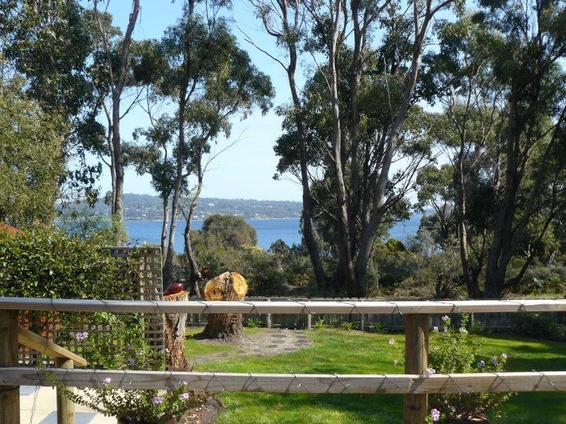 17 Peppermint Drive, White Beach TAS 7184