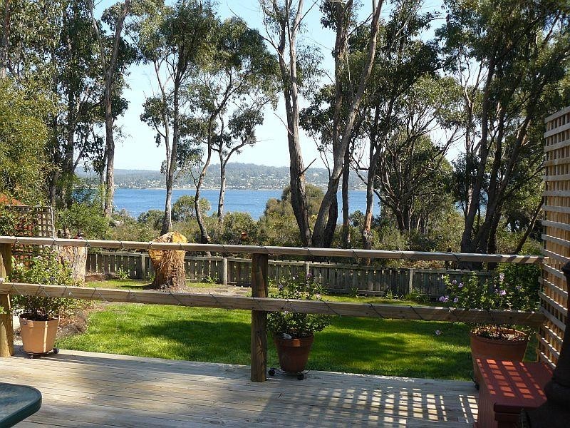 17 Peppermint Drive, White Beach TAS 7184