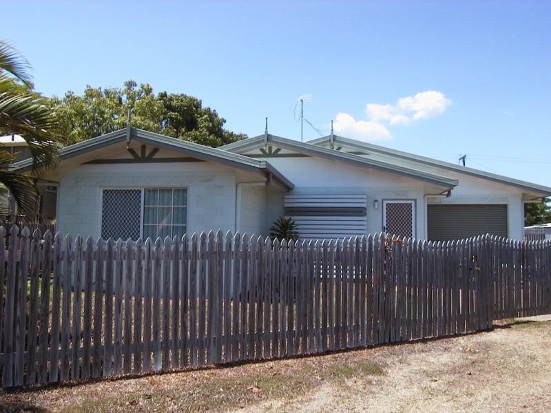 33 FLOWER STREET, Railway Estate QLD 4810
