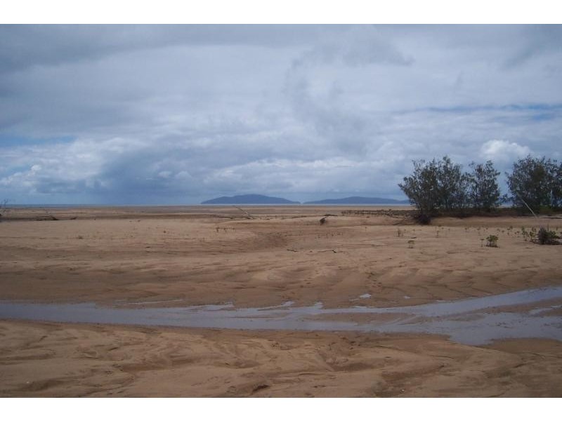 2 Taylors Beach Road, Halifax QLD 4850