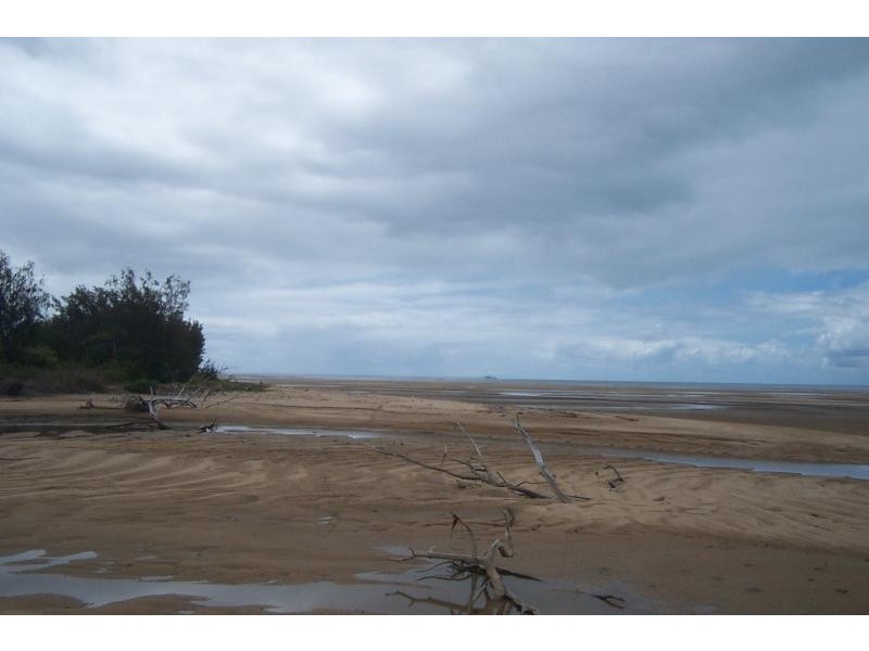 2 Taylors Beach Road, Halifax QLD 4850