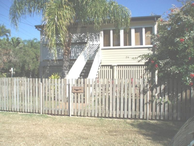 24 NINTH AVENUE, Railway Estate QLD 4810