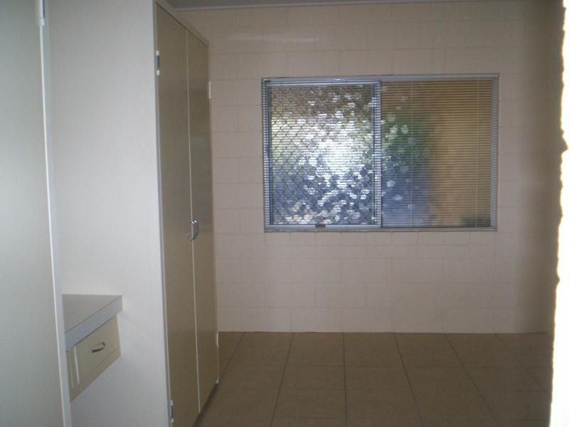 2/17 Crauford Street, Townsville QLD 4810