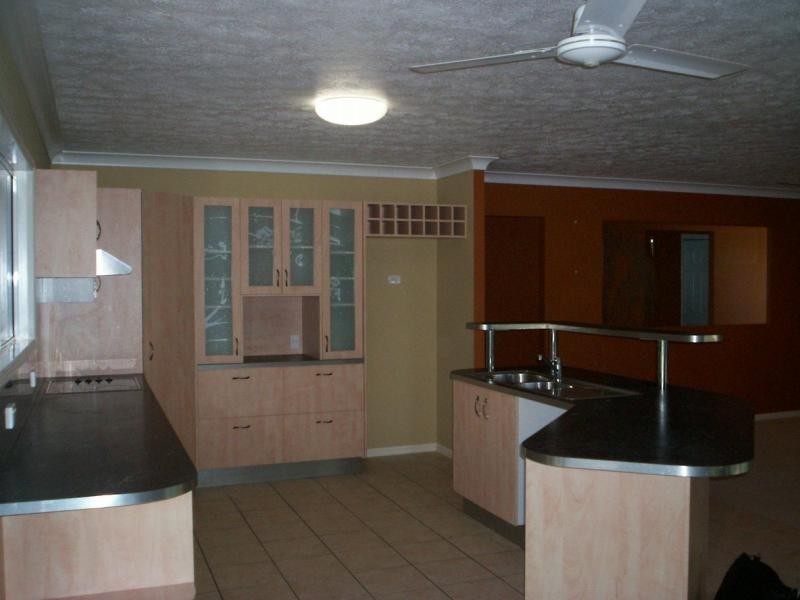 2 Hickory Court, Bushland Beach QLD 4818