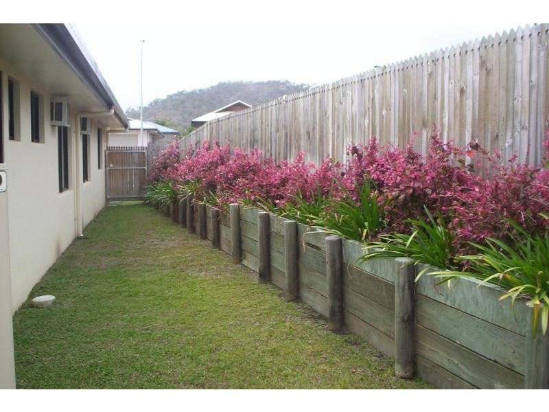 2 Kato Place, Mount Louisa QLD 4814