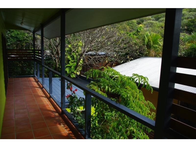 16 Yule Street, Picnic Bay QLD 4819