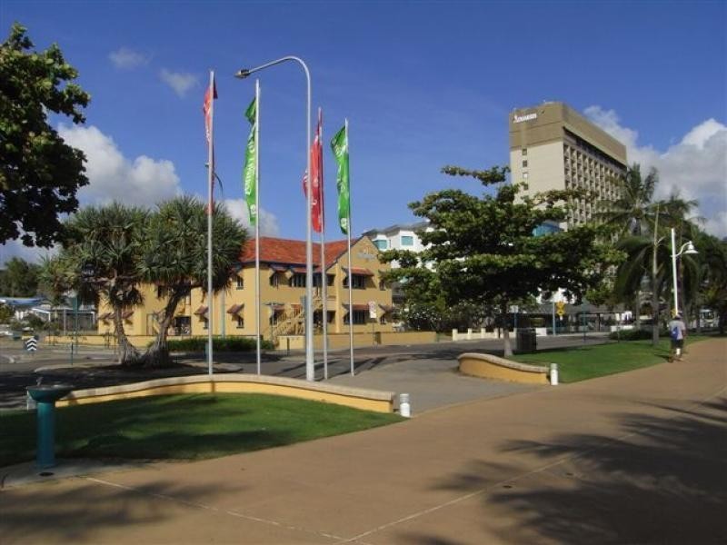 Unit 3/70 & quot;Sea Horses” The Strand, North Ward QLD 4810