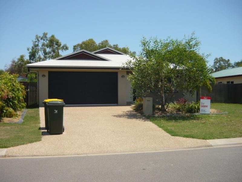 3 Hook Place, Bushland Beach QLD 4818