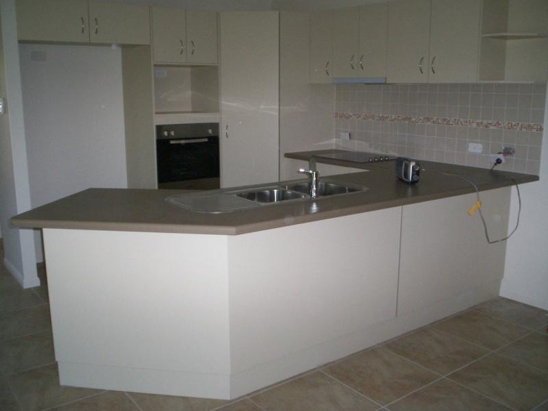 3 Hook Place, Bushland Beach QLD 4818