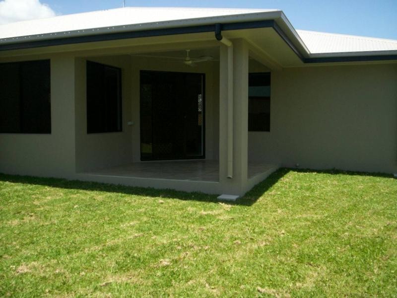 3 Hook Place, Bushland Beach QLD 4818