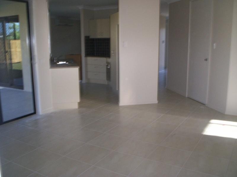 9 Hook Place, Bushland Beach QLD 4818