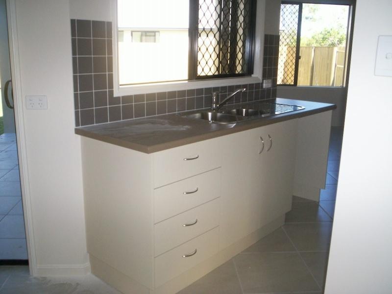 9 Hook Place, Bushland Beach QLD 4818