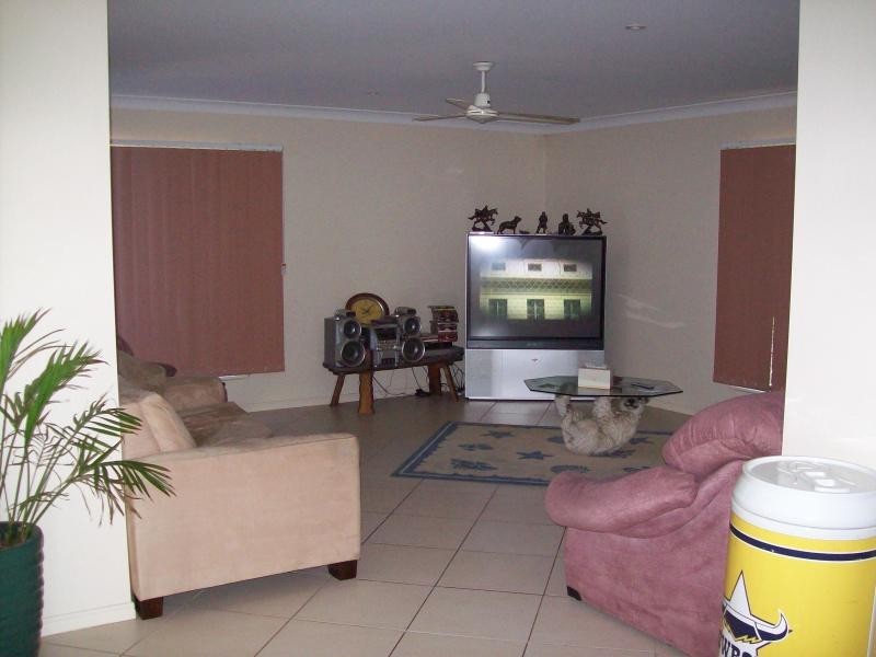 Bushland Beach QLD 4818