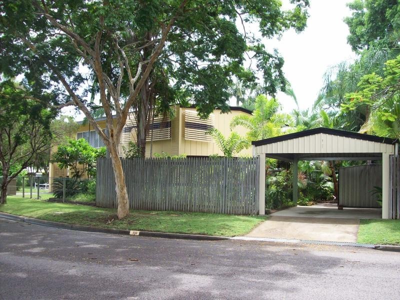 2 Marks Street,, Hermit Park QLD 4812