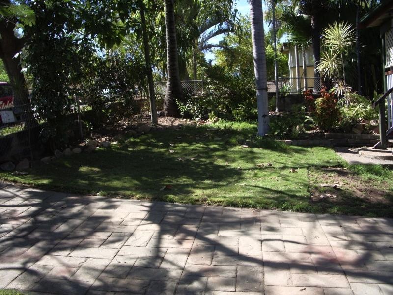 86 Francis Street, West End QLD 4810