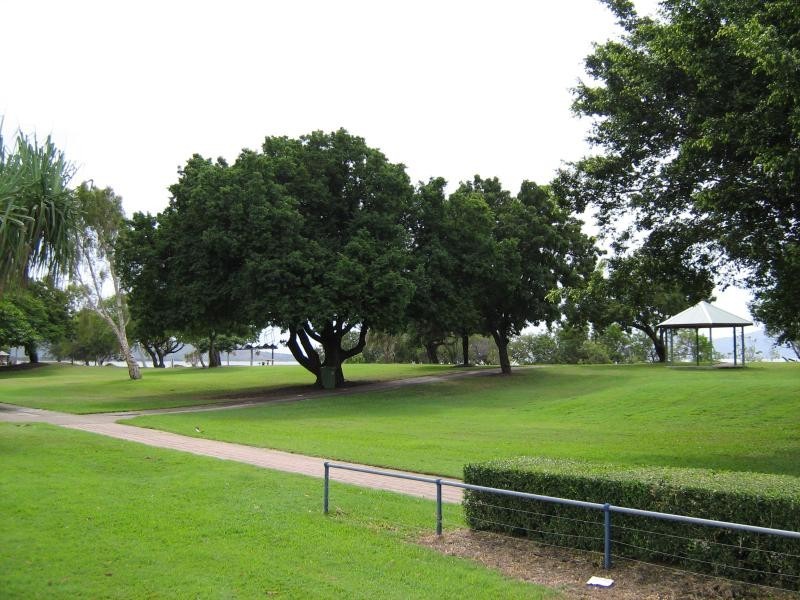 20 Heatley’s Parade, Belgian Gardens QLD 4810