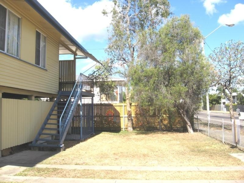 238 Charles Street, Cranbrook QLD 4814