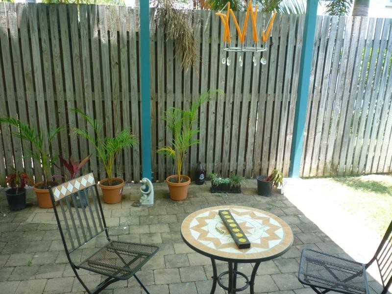 Unit 2/24 Lothair Street, Pimlico QLD 4812