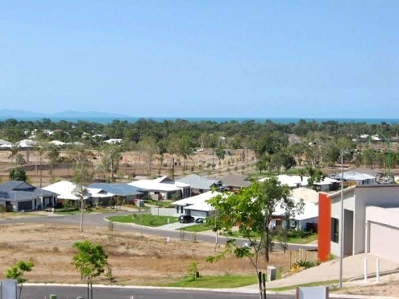 1 Harrier Court, Bushland Beach QLD 4818