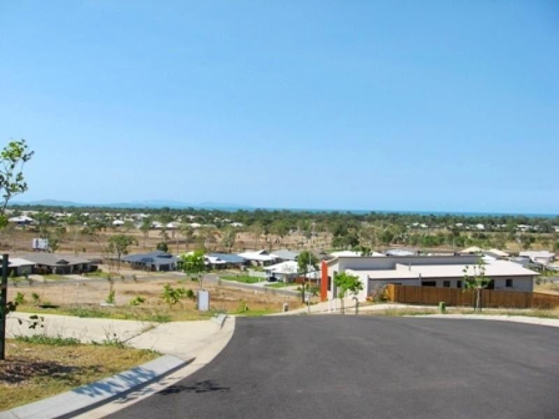 1 Harrier Court, Bushland Beach QLD 4818