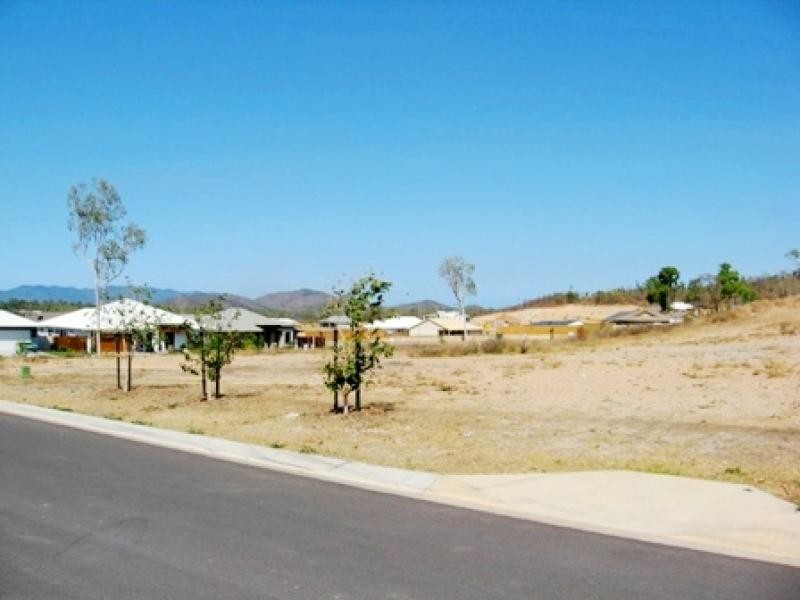 1 Harrier Court, Bushland Beach QLD 4818