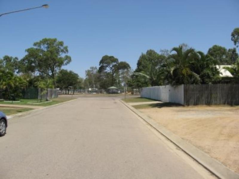 2 RAVEN CT, Kelso QLD 4815