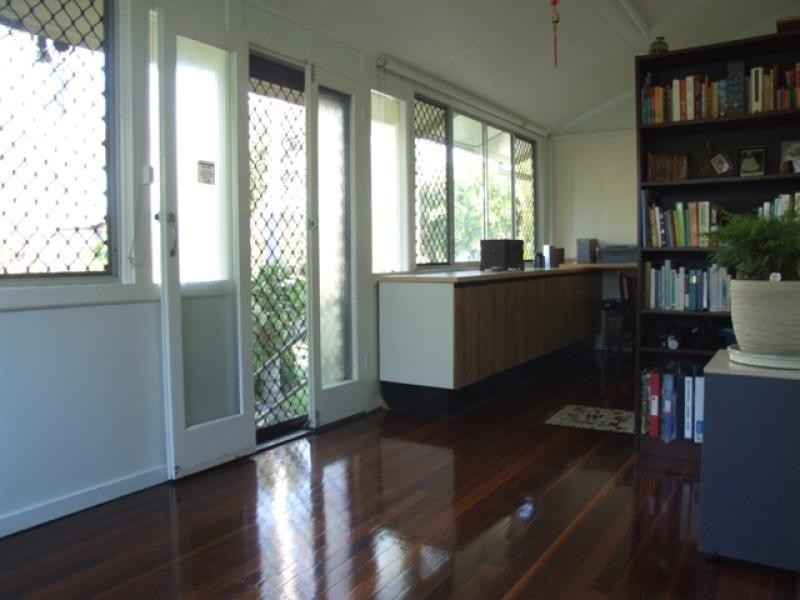 14 Townsville Street, West End QLD 4810