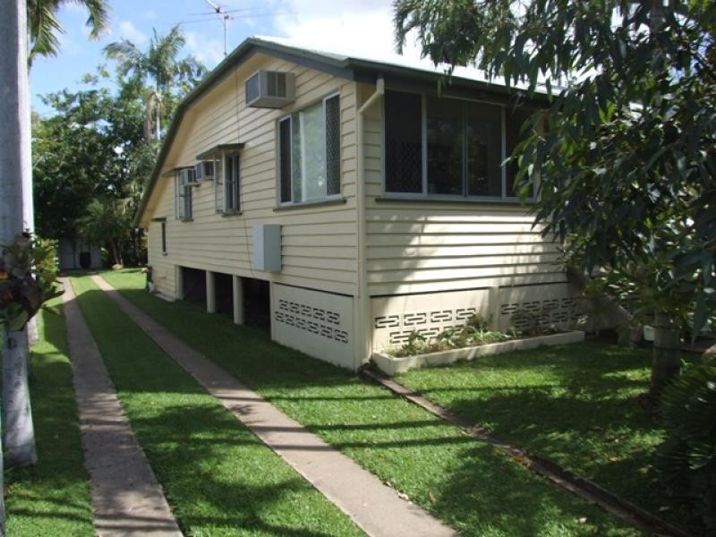 14 Townsville Street, West End QLD 4810