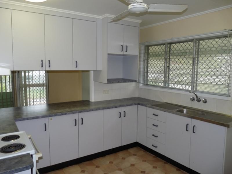 12 HUTCHINS STREET, Heatley QLD 4814