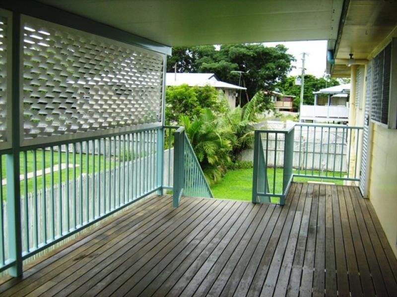 12 HUTCHINS STREET, Heatley QLD 4814