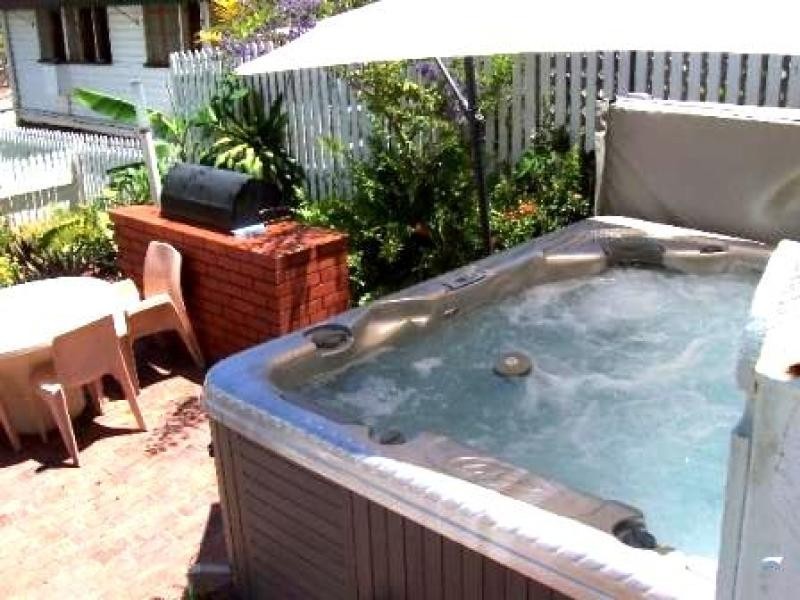 9 Jones St, Townsville City QLD 4810