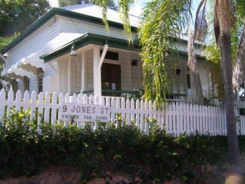 9 Jones St, Townsville City QLD 4810