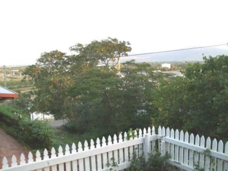 9 Jones St, Townsville City QLD 4810