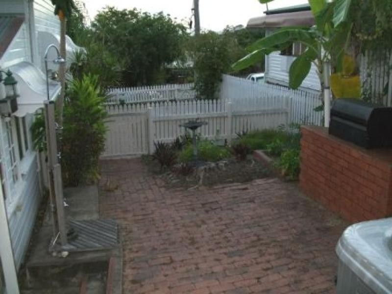 9 Jones St, Townsville City QLD 4810