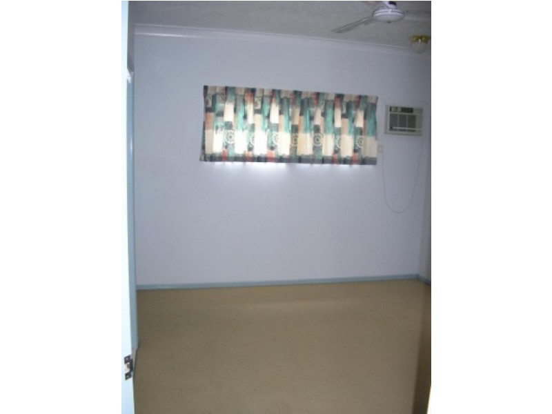 1/2 Macrossan St, South Townsville QLD 4810